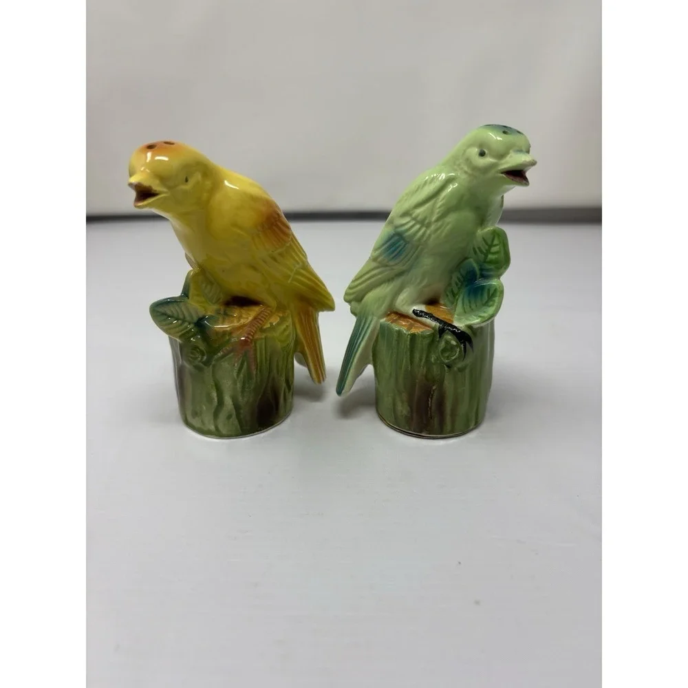 Vintage Green and Yellow Song Birds Tree Stumps Salt & Pepper Shakers Retro MCM